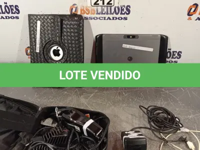 LOTE 212 - 02 TABLETS E 01 MÁQUINA DE CORTAR CABELO MARCAS E MODELOS DIVERSOS PARA RETIRADA DE PEÇAS. (NO ESTADO, LEILÃO NÃO TEM GARANTIA E NEM DEVOLUÇÃO, SUJEITO A POSSÍVEIS AVARIAS VISÍVEIS/OCULTAS E/OU AUSÊNCIA DE COMPONENTES).
