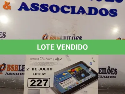 LOTE 227 - 01 TABLET SAMSUNG PARA RETIRADA DE PEÇAS. (NO ESTADO, LEILÃO NÃO TEM GARANTIA E NEM DEVOLUÇÃO, SUJEITO A POSSÍVEIS AVARIAS VISÍVEIS/OCULTAS E/OU AUSÊNCIA DE COMPONENTES).