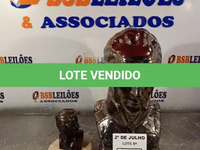 LOTE 368 - 02 BUSTOS DE SIMON BOLÍVAR. (NO ESTADO, LEILÃO NÃO TEM GARANTIA E NEM DEVOLUÇÃO, SUJEITO A POSSÍVEIS AVARIAS VISÍVEIS/OCULTAS E/OU AUSÊNCIA DE COMPONENTES).