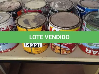 LOTE 432 - 01 LOTE COM VÁRIOS GALÕES DE TINTA CORES DIVERSAS COM AVARIAS. (NO ESTADO, LEILÃO NÃO TEM GARANTIA E NEM DEVOLUÇÃO, SUJEITO A POSSÍVEIS AVARIAS VISÍVEIS/OCULTAS E/OU AUSÊNCIA DE COMPONENTES).