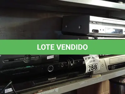 LOTE 288 - 02 RECEPTORES DE SINAL, 04 APARELHOS DE DVD E 02 VIDEOCASSETE MARCAS E MODELOS DIVERSOS. (NO ESTADO, LEILÃO NÃO TEM GARANTIA E NEM DEVOLUÇÃO, SUJEITO A POSSÍVEIS AVARIAS VISÍVEIS/OCULTAS E/OU AUSÊNCIA DE COMPONENTES).