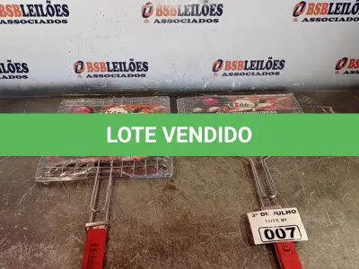 LOTE 007 - 02 GRELHAS PARA CHURRASQUEIRA. (NO ESTADO, LEILÃO NÃO TEM GARANTIA E NEM DEVOLUÇÃO, SUJEITO A POSSÍVEIS AVARIAS VISÍVEIS/OCULTAS E/OU AUSÊNCIA DE COMPONENTES).