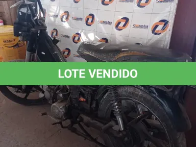 LOTE 408 - 01 MOTO SHINERAY 100CC. (NO ESTADO, LEILÃO NÃO TEM GARANTIA E NEM DEVOLUÇÃO, SUJEITO A POSSÍVEIS AVARIAS VISÍVEIS/OCULTAS E/OU AUSÊNCIA DE COMPONENTES).