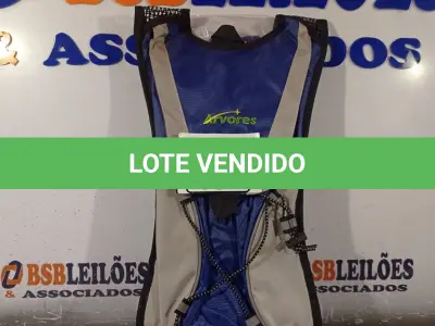 LOTE 401 - 01 CAMELBAK NA COR AZUL. (NO ESTADO, LEILÃO NÃO TEM GARANTIA E NEM DEVOLUÇÃO, SUJEITO A POSSÍVEIS AVARIAS VISÍVEIS/OCULTAS E/OU AUSÊNCIA DE COMPONENTES).