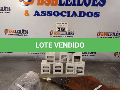 LOTE 386 - 01 FOLE, 08 CAIXINHAS DE SOM BLUETOOTH, 01 RELÓGIO E VÁRIOS ÓCULOS. (NO ESTADO, LEILÃO NÃO TEM GARANTIA E NEM DEVOLUÇÃO, SUJEITO A POSSÍVEIS AVARIAS VISÍVEIS/OCULTAS E/OU AUSÊNCIA DE COMPONENTES).
