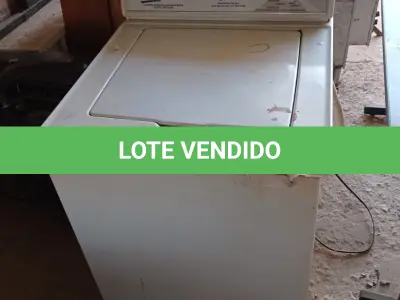 LOTE 390 - 01 MÁQUINA DE LAVAR ROUPAS PARA RETIRADA DE PEÇAS. (NO ESTADO, LEILÃO NÃO TEM GARANTIA E NEM DEVOLUÇÃO, SUJEITO A POSSÍVEIS AVARIAS VISÍVEIS/OCULTAS E/OU AUSÊNCIA DE COMPONENTES).