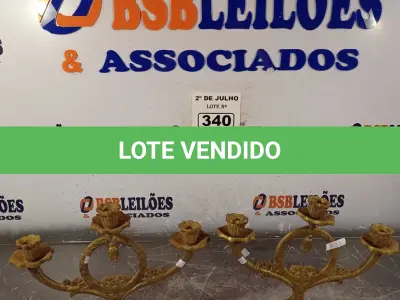 LOTE 340 - 01 CANDELABRO EM METAL. (NO ESTADO, LEILÃO NÃO TEM GARANTIA E NEM DEVOLUÇÃO, SUJEITO A POSSÍVEIS AVARIAS VISÍVEIS/OCULTAS E/OU AUSÊNCIA DE COMPONENTES).