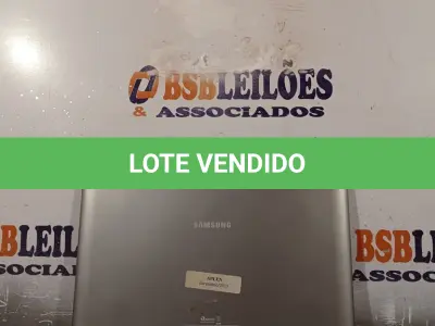 LOTE 213 - 01 TABLET SAMSUNG PARA RETIRADA DE PEÇAS. (NO ESTADO, LEILÃO NÃO TEM GARANTIA E NEM DEVOLUÇÃO, SUJEITO A POSSÍVEIS AVARIAS VISÍVEIS/OCULTAS E/OU AUSÊNCIA DE COMPONENTES).