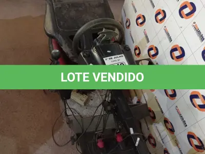 LOTE 240 - 01 CONSOLE PARA JOGOS DE CORRIDA. (NO ESTADO, LEILÃO NÃO TEM GARANTIA E NEM DEVOLUÇÃO, SUJEITO A POSSÍVEIS AVARIAS VISÍVEIS/OCULTAS E/OU AUSÊNCIA DE COMPONENTES).