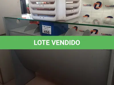 LOTE 456 - 01 BALCÃO PARA PANFLETOS E 04 BANQUETAS DE PLÁSTICO. (NO ESTADO, LEILÃO NÃO TEM GARANTIA E NEM DEVOLUÇÃO, SUJEITO A POSSÍVEIS AVARIAS VISÍVEIS/OCULTAS E/OU AUSÊNCIA DE COMPONENTES).