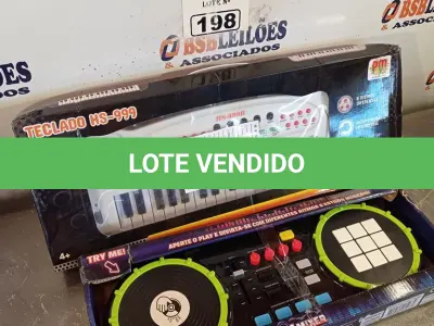LOTE 198 - 01 TECLADO E 01 DJ MIXER. (NO ESTADO, LEILÃO NÃO TEM GARANTIA E NEM DEVOLUÇÃO, SUJEITO A POSSÍVEIS AVARIAS VISÍVEIS/OCULTAS E/OU AUSÊNCIA DE COMPONENTES).