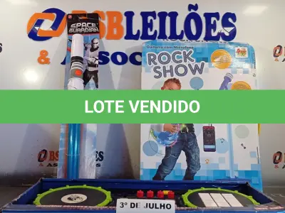 LOTE 208 - 01 SABRI ESPACE GUARDIAN, 01 DJ MIXER E 01 GUITARRA COM MICROFONE ROCK SHOW. (NO ESTADO, LEILÃO NÃO TEM GARANTIA E NEM DEVOLUÇÃO, SUJEITO A POSSÍVEIS AVARIAS VISÍVEIS/OCULTAS E/OU AUSÊNCIA DE COMPONENTES).