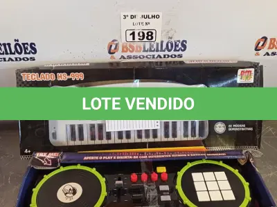 LOTE 198 - 01 TECLADO E 01 DJ MIXER. (NO ESTADO, LEILÃO NÃO TEM GARANTIA E NEM DEVOLUÇÃO, SUJEITO A POSSÍVEIS AVARIAS VISÍVEIS/OCULTAS E/OU AUSÊNCIA DE COMPONENTES).