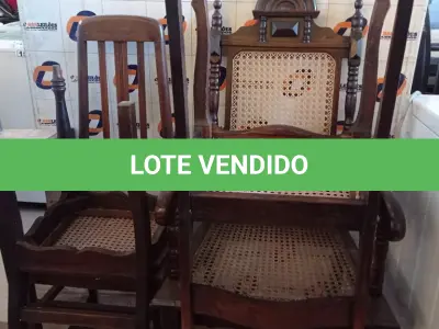 LOTE 151 - 04 CADEIRAS EM MADEIRA TORNEADA COM FIBRAS SINTÉTICAS. (NO ESTADO, LEILÃO NÃO TEM GARANTIA E NEM DEVOLUÇÃO, SUJEITO A POSSÍVEIS AVARIAS VISÍVEIS/OCULTAS E/OU AUSÊNCIA DE COMPONENTES).