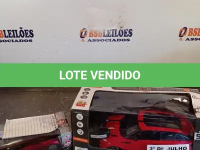 LOTE 124 - 02 CARRINHOS DE CONTROLE REMOTO. (NO ESTADO, LEILÃO NÃO TEM GARANTIA E NEM DEVOLUÇÃO, SUJEITO A POSSÍVEIS AVARIAS VISÍVEIS/OCULTAS E/OU AUSÊNCIA DE COMPONENTES).