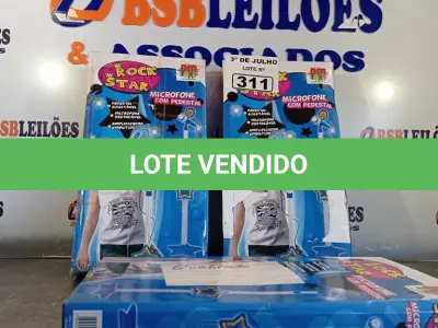 LOTE 311 - 03 MICROFONES COM PEDESTAL ROCK STAR. (NO ESTADO, LEILÃO NÃO TEM GARANTIA E NEM DEVOLUÇÃO, SUJEITO A POSSÍVEIS AVARIAS VISÍVEIS/OCULTAS E/OU AUSÊNCIA DE COMPONENTES).