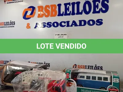 LOTE 310 - 01 CAMINHÃO DOS BOMBEIROS E 02 CARRINHOS DE CONTROLE REMOTO. (NO ESTADO, LEILÃO NÃO TEM GARANTIA E NEM DEVOLUÇÃO, SUJEITO A POSSÍVEIS AVARIAS VISÍVEIS/OCULTAS E/OU AUSÊNCIA DE COMPONENTES).