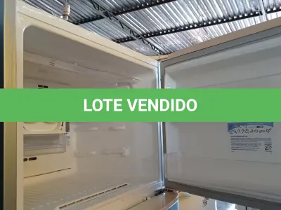 LOTE 167 - 01 GELADEIRA MARCA ELECTROLUX 220V. (NO ESTADO, LEILÃO NÃO TEM GARANTIA E NEM DEVOLUÇÃO, SUJEITO A POSSÍVEIS AVARIAS VISÍVEIS/OCULTAS E/OU AUSÊNCIA DE COMPONENTES).