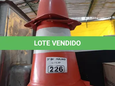 LOTE 226 - 12 CONES DE SINALIZAÇÃO MARCAS E MODELOS DIVERSOS. (NO ESTADO, LEILÃO NÃO TEM GARANTIA E NEM DEVOLUÇÃO, SUJEITO A POSSÍVEIS AVARIAS VISÍVEIS/OCULTAS E/OU AUSÊNCIA DE COMPONENTES).