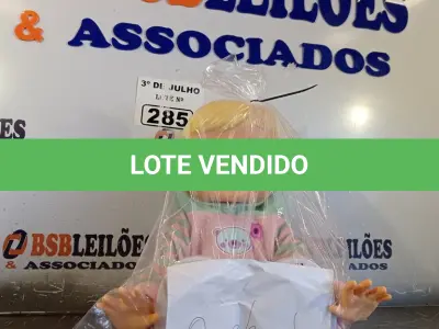 LOTE 285 - 01 BONECA. (NO ESTADO, LEILÃO NÃO TEM GARANTIA E NEM DEVOLUÇÃO, SUJEITO A POSSÍVEIS AVARIAS VISÍVEIS/OCULTAS E/OU AUSÊNCIA DE COMPONENTES).