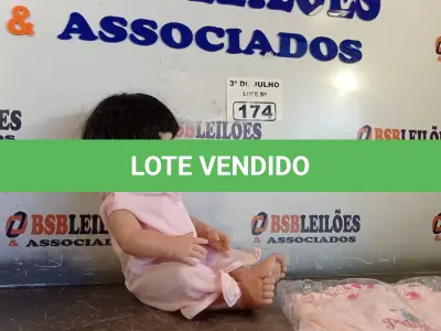 LOTE 174 - 01 BONECA BEBE REBORN. (NO ESTADO, LEILÃO NÃO TEM GARANTIA E NEM DEVOLUÇÃO, SUJEITO A POSSÍVEIS AVARIAS VISÍVEIS/OCULTAS E/OU AUSÊNCIA DE COMPONENTES).