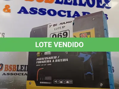LOTE 069 - 01 PARAFUSADEIRA A BATERIA 12V 3/8” 10MM. (NO ESTADO, LEILÃO NÃO TEM GARANTIA E NEM DEVOLUÇÃO, SUJEITO A POSSÍVEIS AVARIAS VISÍVEIS/OCULTAS E/OU AUSÊNCIA DE COMPONENTES).