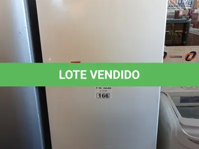 LOTE 166 - 01 GELADEIRA MARCA BRASTEMP 220V. (NO ESTADO, LEILÃO NÃO TEM GARANTIA E NEM DEVOLUÇÃO, SUJEITO A POSSÍVEIS AVARIAS VISÍVEIS/OCULTAS E/OU AUSÊNCIA DE COMPONENTES).