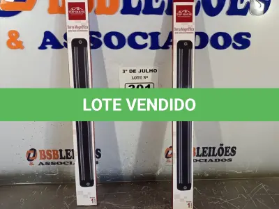 LOTE 301 - 03 BARRAS MAGNÉTICAS PARA FACAS E FERRAMENTAS. (NO ESTADO, LEILÃO NÃO TEM GARANTIA E NEM DEVOLUÇÃO, SUJEITO A POSSÍVEIS AVARIAS VISÍVEIS/OCULTAS E/OU AUSÊNCIA DE COMPONENTES).