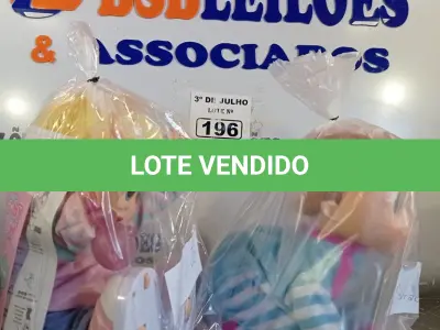 LOTE 196 - 02 BONECAS. (NO ESTADO, LEILÃO NÃO TEM GARANTIA E NEM DEVOLUÇÃO, SUJEITO A POSSÍVEIS AVARIAS VISÍVEIS/OCULTAS E/OU AUSÊNCIA DE COMPONENTES).