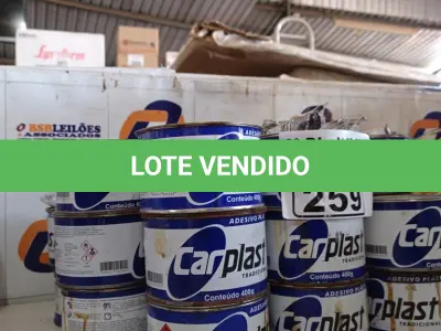 LOTE 259 - 01 LOTE COM VÁRIAS LATAS DE ADESIVO PLÁSTICO. (NO ESTADO, LEILÃO NÃO TEM GARANTIA E NEM DEVOLUÇÃO, SUJEITO A POSSÍVEIS AVARIAS VISÍVEIS/OCULTAS E/OU AUSÊNCIA DE COMPONENTES).