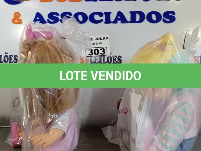 LOTE 303 - 02 BONECAS. (NO ESTADO, LEILÃO NÃO TEM GARANTIA E NEM DEVOLUÇÃO, SUJEITO A POSSÍVEIS AVARIAS VISÍVEIS/OCULTAS E/OU AUSÊNCIA DE COMPONENTES).
