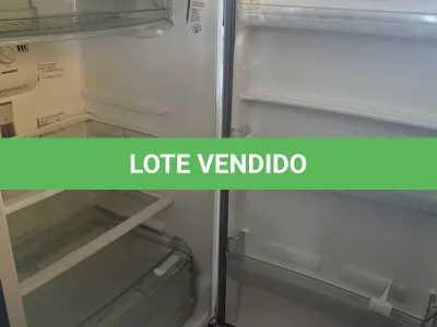 LOTE 166 - 01 GELADEIRA MARCA BRASTEMP 220V. (NO ESTADO, LEILÃO NÃO TEM GARANTIA E NEM DEVOLUÇÃO, SUJEITO A POSSÍVEIS AVARIAS VISÍVEIS/OCULTAS E/OU AUSÊNCIA DE COMPONENTES).