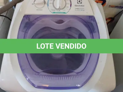 LOTE 141 - 01 MÁQUINA DE LAVAR ROUPAS MARCA ELECTROLUX CAPACIDADE 8KG 220V. (NO ESTADO, LEILÃO NÃO TEM GARANTIA E NEM DEVOLUÇÃO, SUJEITO A POSSÍVEIS AVARIAS VISÍVEIS/OCULTAS E/OU AUSÊNCIA DE COMPONENTES).