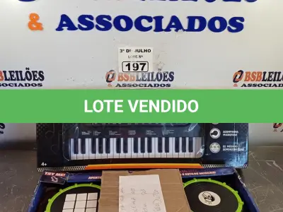 LOTE 197 - 01 TECLADO E 01 DJ MIXER. (NO ESTADO, LEILÃO NÃO TEM GARANTIA E NEM DEVOLUÇÃO, SUJEITO A POSSÍVEIS AVARIAS VISÍVEIS/OCULTAS E/OU AUSÊNCIA DE COMPONENTES).