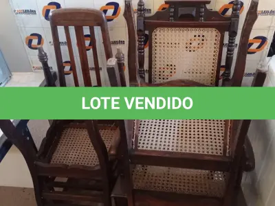 LOTE 151 - 04 CADEIRAS EM MADEIRA TORNEADA COM FIBRAS SINTÉTICAS. (NO ESTADO, LEILÃO NÃO TEM GARANTIA E NEM DEVOLUÇÃO, SUJEITO A POSSÍVEIS AVARIAS VISÍVEIS/OCULTAS E/OU AUSÊNCIA DE COMPONENTES).