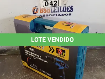 LOTE 042 - 01 PARAFUSADEIRA A BATERIA 12V 3/8” 10MM. (NO ESTADO, LEILÃO NÃO TEM GARANTIA E NEM DEVOLUÇÃO, SUJEITO A POSSÍVEIS AVARIAS VISÍVEIS/OCULTAS E/OU AUSÊNCIA DE COMPONENTES).