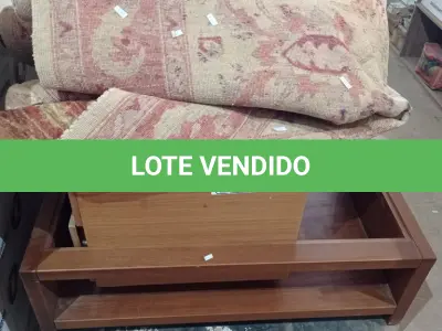 LOTE 281 - 01 GAVETEIRO, 01 MESA DE CENTRO E 01 TAPETE. (NO ESTADO, LEILÃO NÃO TEM GARANTIA E NEM DEVOLUÇÃO, SUJEITO A POSSÍVEIS AVARIAS VISÍVEIS/OCULTAS E/OU AUSÊNCIA DE COMPONENTES).