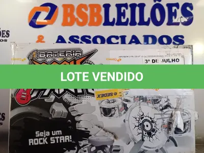 LOTE 207 - 01 BATERIA DE BRINQUEDO COM AVARIAS. (NO ESTADO, LEILÃO NÃO TEM GARANTIA E NEM DEVOLUÇÃO, SUJEITO A POSSÍVEIS AVARIAS VISÍVEIS/OCULTAS E/OU AUSÊNCIA DE COMPONENTES).