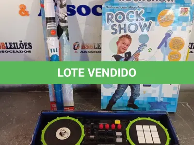 LOTE 208 - 01 SABRI ESPACE GUARDIAN, 01 DJ MIXER E 01 GUITARRA COM MICROFONE ROCK SHOW. (NO ESTADO, LEILÃO NÃO TEM GARANTIA E NEM DEVOLUÇÃO, SUJEITO A POSSÍVEIS AVARIAS VISÍVEIS/OCULTAS E/OU AUSÊNCIA DE COMPONENTES).