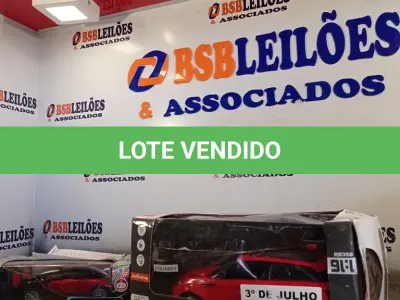 LOTE 124 - 02 CARRINHOS DE CONTROLE REMOTO. (NO ESTADO, LEILÃO NÃO TEM GARANTIA E NEM DEVOLUÇÃO, SUJEITO A POSSÍVEIS AVARIAS VISÍVEIS/OCULTAS E/OU AUSÊNCIA DE COMPONENTES).