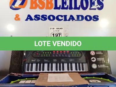 LOTE 197 - 01 TECLADO E 01 DJ MIXER. (NO ESTADO, LEILÃO NÃO TEM GARANTIA E NEM DEVOLUÇÃO, SUJEITO A POSSÍVEIS AVARIAS VISÍVEIS/OCULTAS E/OU AUSÊNCIA DE COMPONENTES).