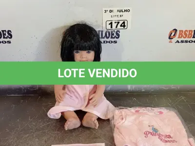 LOTE 174 - 01 BONECA BEBE REBORN. (NO ESTADO, LEILÃO NÃO TEM GARANTIA E NEM DEVOLUÇÃO, SUJEITO A POSSÍVEIS AVARIAS VISÍVEIS/OCULTAS E/OU AUSÊNCIA DE COMPONENTES).