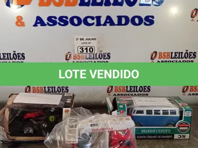 LOTE 310 - 01 CAMINHÃO DOS BOMBEIROS E 02 CARRINHOS DE CONTROLE REMOTO. (NO ESTADO, LEILÃO NÃO TEM GARANTIA E NEM DEVOLUÇÃO, SUJEITO A POSSÍVEIS AVARIAS VISÍVEIS/OCULTAS E/OU AUSÊNCIA DE COMPONENTES).