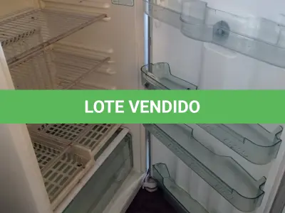 LOTE 154 - 01 GELADEIRA MARCA CÔNSUL 220V. (NO ESTADO, LEILÃO NÃO TEM GARANTIA E NEM DEVOLUÇÃO, SUJEITO A POSSÍVEIS AVARIAS VISÍVEIS/OCULTAS E/OU AUSÊNCIA DE COMPONENTES).
