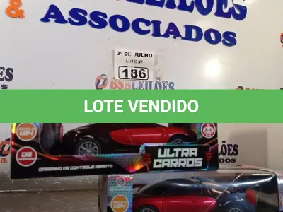 LOTE 186 - 02 CARRINHOS DE CONTROLE REMOTO. (NO ESTADO, LEILÃO NÃO TEM GARANTIA E NEM DEVOLUÇÃO, SUJEITO A POSSÍVEIS AVARIAS VISÍVEIS/OCULTAS E/OU AUSÊNCIA DE COMPONENTES).