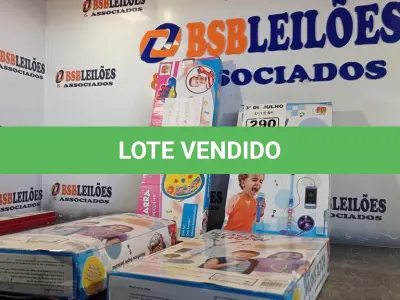 LOTE 290 - 03 MICROFONES DUPLO PEDESTAL E 01 GUITARRA COM MICROFONE. (NO ESTADO, LEILÃO NÃO TEM GARANTIA E NEM DEVOLUÇÃO, SUJEITO A POSSÍVEIS AVARIAS VISÍVEIS/OCULTAS E/OU AUSÊNCIA DE COMPONENTES).