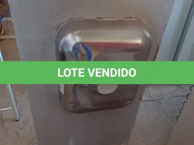 LOTE 136 - 01 PIA EM AÇO INOX CIMENTADA COM 01 CUBA MEDINDO 1,50M X 0,53CM. (NO ESTADO, LEILÃO NÃO TEM GARANTIA E NEM DEVOLUÇÃO, SUJEITO A POSSÍVEIS AVARIAS VISÍVEIS/OCULTAS E/OU AUSÊNCIA DE COMPONENTES).