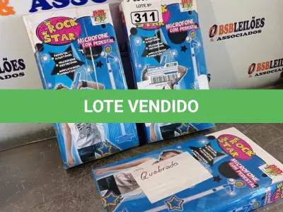 LOTE 311 - 03 MICROFONES COM PEDESTAL ROCK STAR. (NO ESTADO, LEILÃO NÃO TEM GARANTIA E NEM DEVOLUÇÃO, SUJEITO A POSSÍVEIS AVARIAS VISÍVEIS/OCULTAS E/OU AUSÊNCIA DE COMPONENTES).
