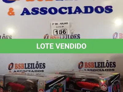 LOTE 186 - 02 CARRINHOS DE CONTROLE REMOTO. (NO ESTADO, LEILÃO NÃO TEM GARANTIA E NEM DEVOLUÇÃO, SUJEITO A POSSÍVEIS AVARIAS VISÍVEIS/OCULTAS E/OU AUSÊNCIA DE COMPONENTES).
