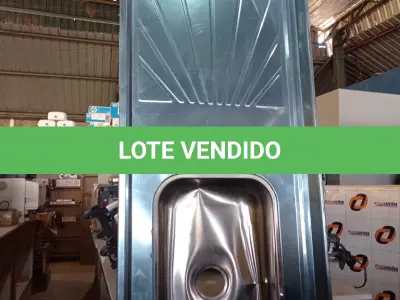 LOTE 335 - 01 PIA EM AÇO INOX CIMENTADA COM 01 CUBA MEDINDO 2,00M X 0,53CM. (NO ESTADO, LEILÃO NÃO TEM GARANTIA E NEM DEVOLUÇÃO, SUJEITO A POSSÍVEIS AVARIAS VISÍVEIS/OCULTAS E/OU AUSÊNCIA DE COMPONENTES).